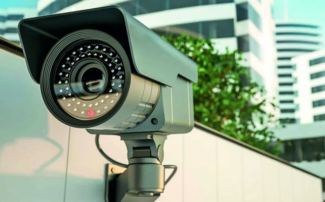 Как камеры видеонаблюдения Fox работают с различными типами освещения?