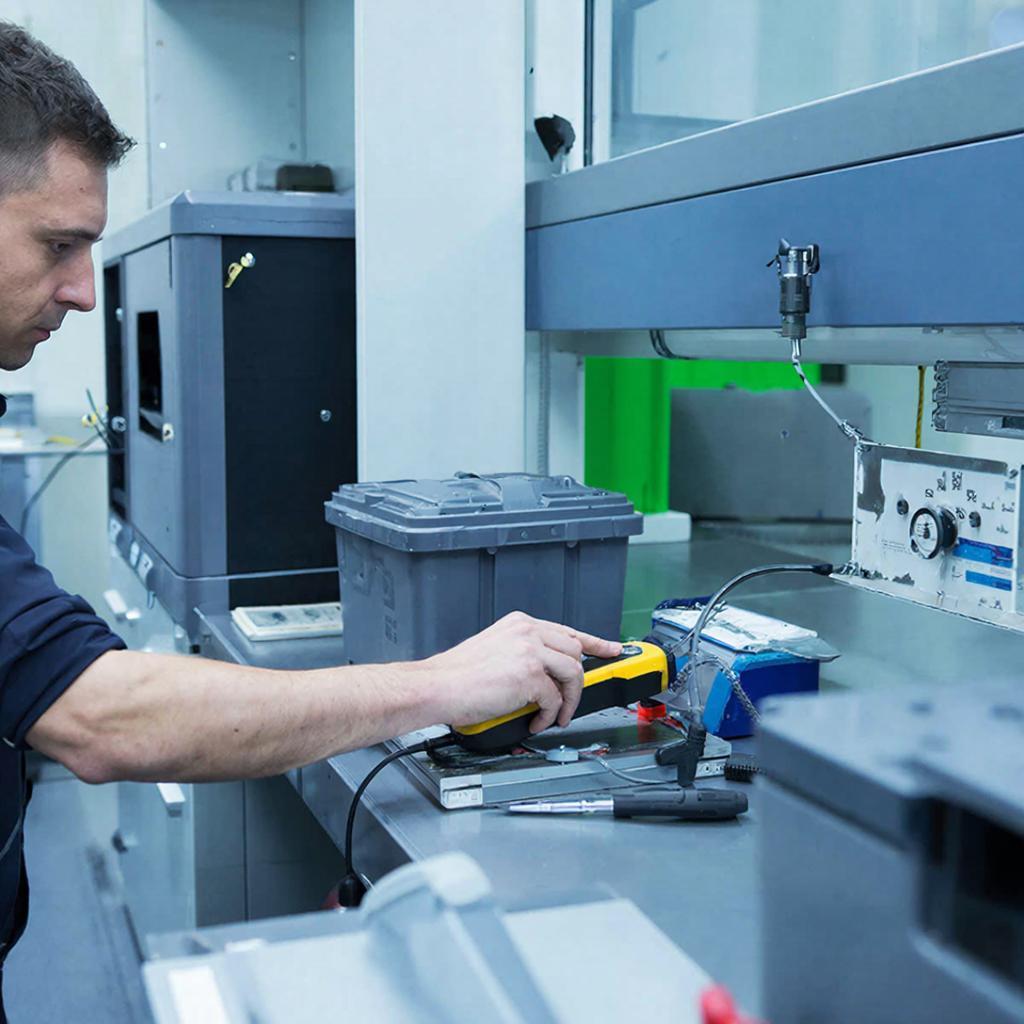 Как проверить АКБ и правильно утилизировать неисправный аккумулятор