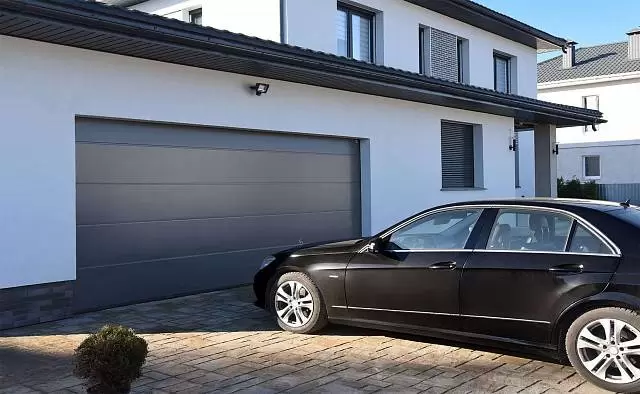 картинка Автоматические секционные гаражные ворота ALUTECH Prestige 2750×2500 мм от магазина Охранных систем и видеонаблюдения