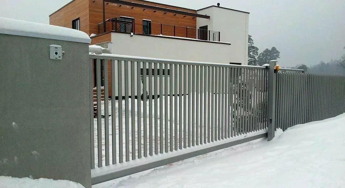 Как правильно установить въездные ворота в зимнее время?