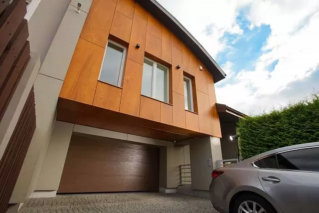 картинка Теплые секционные гаражные ворота ALUTECH Prestige 3000×2500 мм от магазина Охранных систем и видеонаблюдения