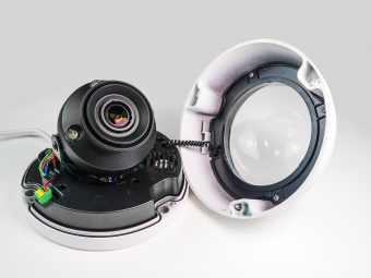картинка Купольная 4K IP-камера ActiveCam AC-D3183WDZIR5 с motor-zoom и Smart-аналитикой от магазина Охранных систем и видеонаблюдения