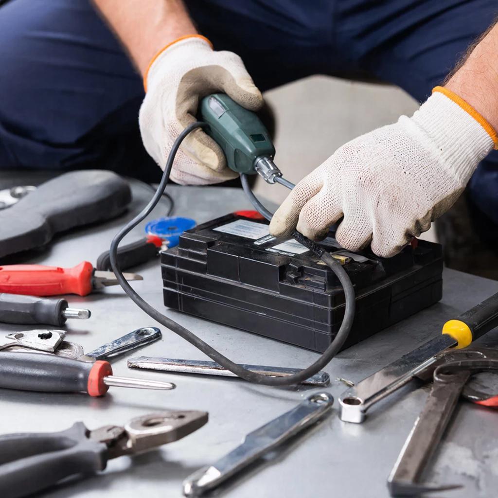 Как проверить полярность АКБ мультиметром