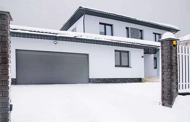 картинка Утепленные секционные гаражные ворота ALUTECH Prestige 2500×2125 мм от магазина Охранных систем и видеонаблюдения