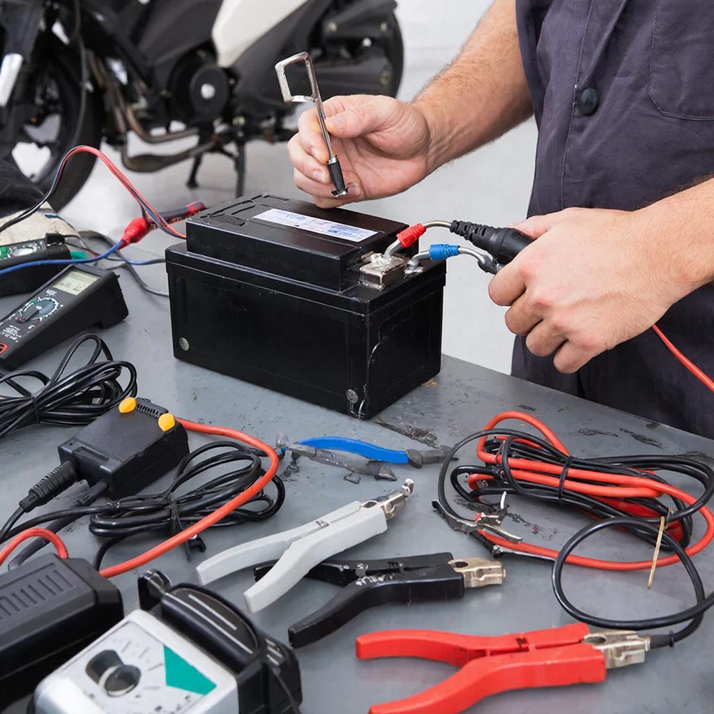 Зарядное устройство для АКБ скутера и мотоцикла: выбор и подключение